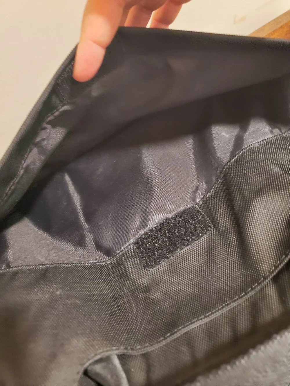 Incase Black Laptop Messenger Bag